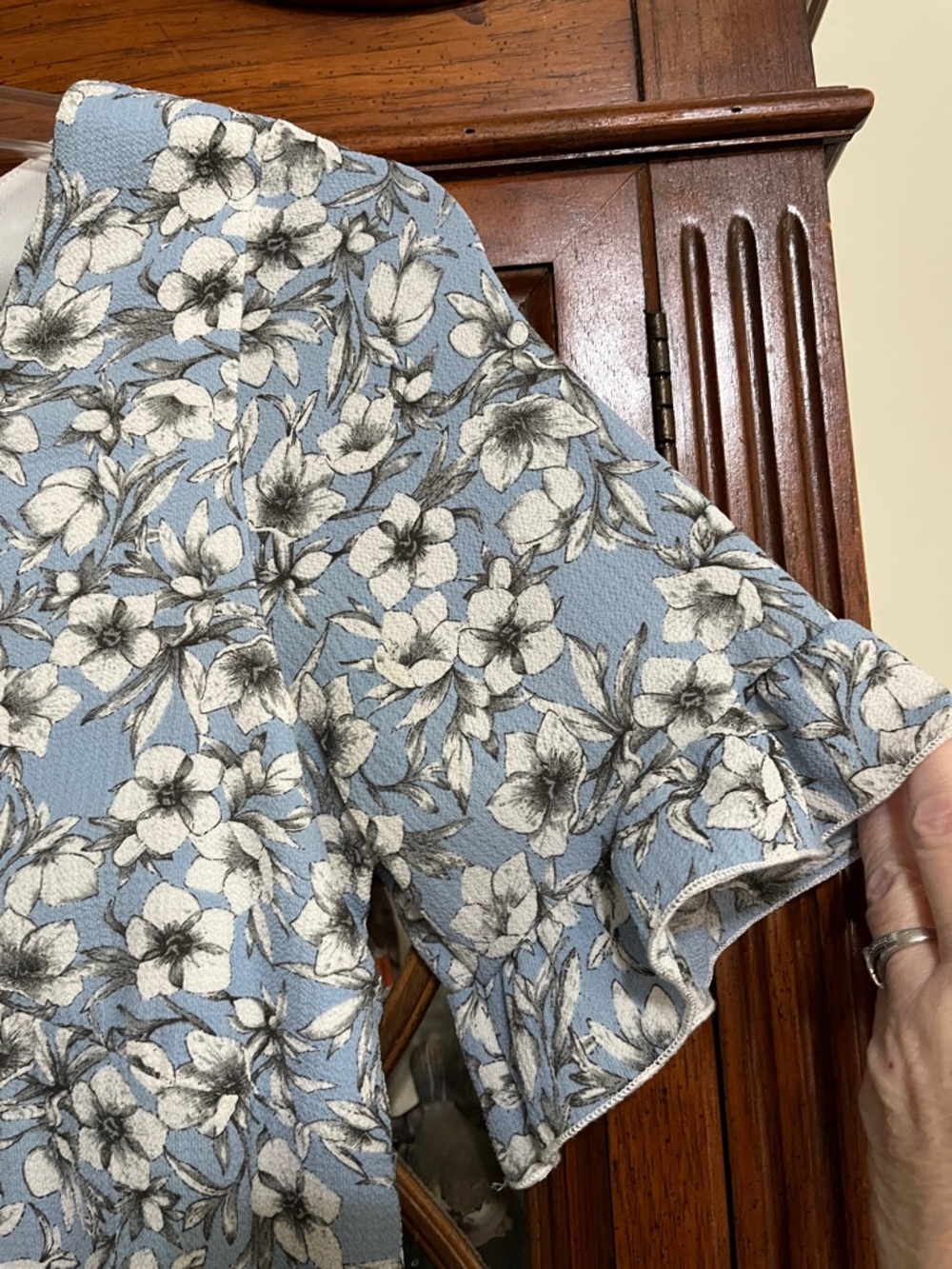 Ella Mara Light Blue Floral Short-Sleeve Midi Dress size small - Picture 4 of 6